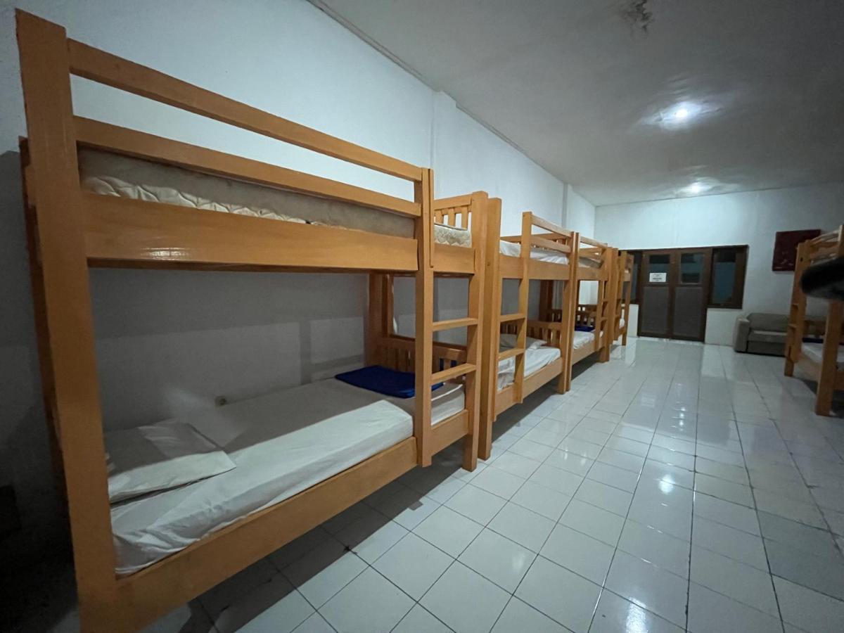 Oseania Hostel Senggigi Bagian luar foto
