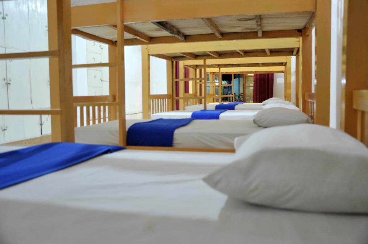 Oseania Hostel Senggigi Bagian luar foto