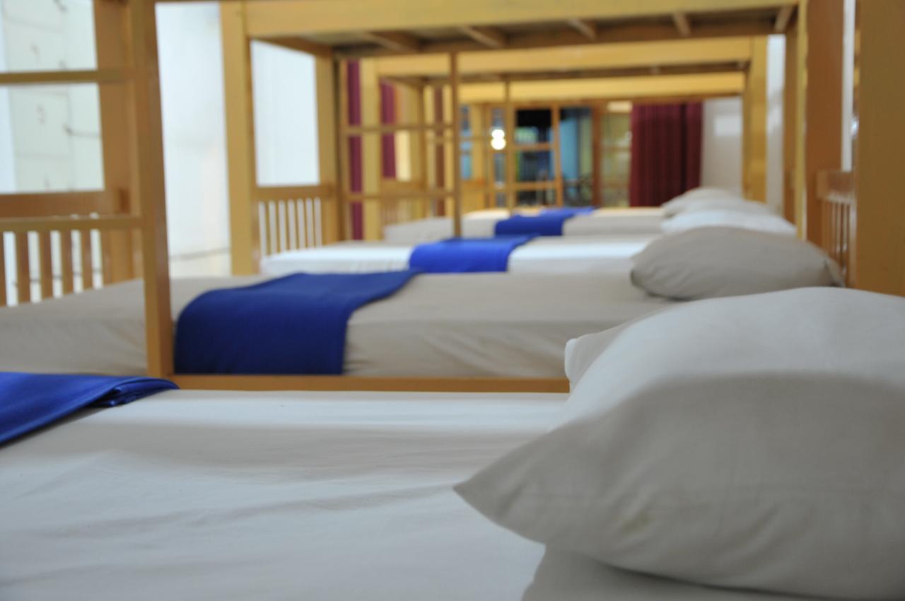 Oseania Hostel Senggigi Bagian luar foto